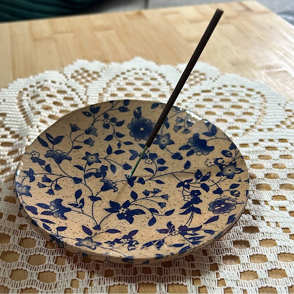 Ceramic incense holder